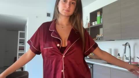 Snapshot of elenahere4u chatting on 05.21.26 Elena online show from 05.21.26