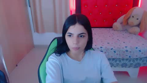 Snapshot of elenna_hotx chatting on 12.21.24 agnes online show from 12.21.24