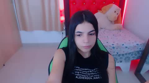 Snapshot of elenna_hotx chatting on 12.28.24 agnes online show from 12.28.24