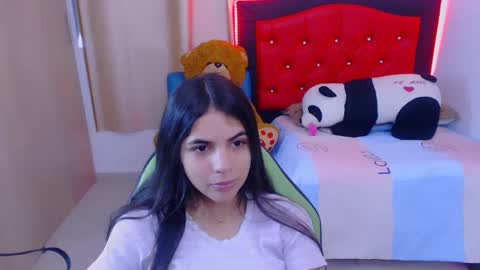 Snapshot of elenna_hotx chatting on 01.21.25 agnes online show from 01.21.25