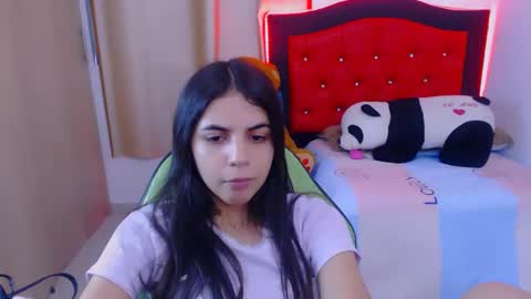 Snapshot of elenna_hotx chatting on 01.21.25 agnes online show from 01.21.25