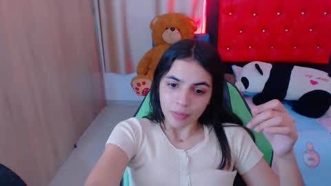 Snapshot of elenna_hotx chatting on 01.31.25 agnes online show from 01.31.25