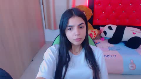 Snapshot of elenna_hotx chatting on 02.01.25 agnes online show from 02.01.25