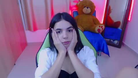 Snapshot of elenna_hotx chatting on 02.06.25 agnes online show from 02.06.25