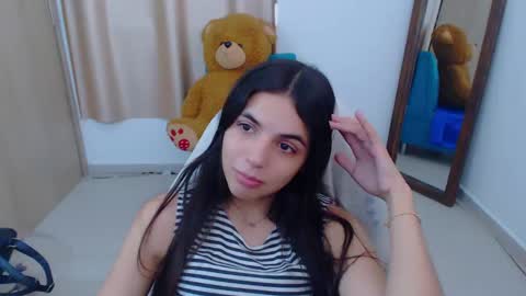 Snapshot of elenna_hotx chatting on 02.18.25 agnes online show from 02.18.25