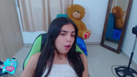 Snapshot of elenna_hotx chatting on 02.21.25 agnes online show from 02.21.25