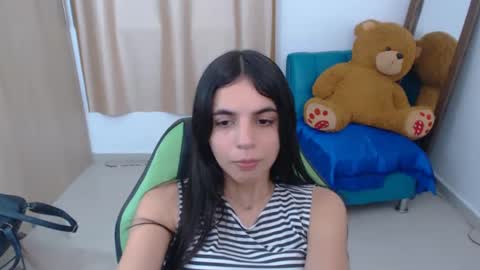 Snapshot of elenna_hotx chatting on 02.24.25 agnes online show from 02.24.25