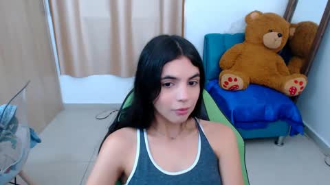 Snapshot of elenna_hotx chatting on 02.28.25 agnes online show from 02.28.25