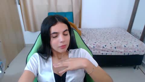 Snapshot of elenna_hotx chatting on 03.02.25 agnes online show from 03.02.25