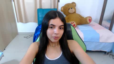 Snapshot of elenna_hotx chatting on 03.12.25 agnes online show from 03.12.25