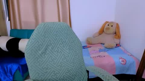 Snapshot of elenna_hotx chatting on 09.18.25 agnes online show from 09.18.25