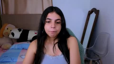 Snapshot of elenna_hotx chatting on 10.22.25 agnes online show from 10.22.25