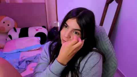 Snapshot of elenna_hotx chatting on 10.28.25 agnes online show from 10.28.25