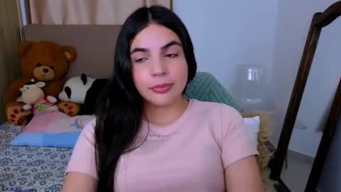 Snapshot of elenna_hotx chatting on 11.20.25 agnes online show from 11.20.25