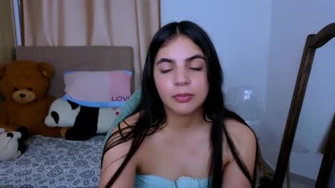 Snapshot of elenna_hotx chatting on 11.26.25 agnes online show from 11.26.25