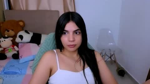 Snapshot of elenna_hotx chatting on 12.15.25 agnes online show from 12.15.25