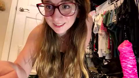 Snapshot of elenore_hoesevelt chatting on 11.24.25 Elenore Hoesevelt online show from 11.24.25