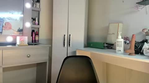 Snapshot of elettra_bennet chatting on 05.19.26 elettra_bennet online show from 05.19.26