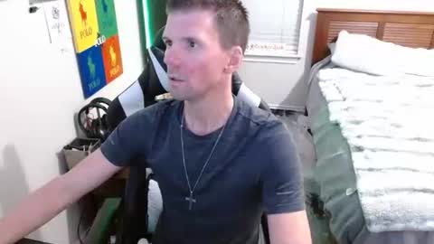 Snapshot of elevatetlb chatting on 11.22.25 Walker online show from 11.22.25