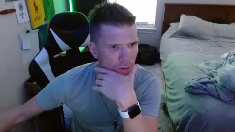 Snapshot of elevatetlb chatting on 12.02.25 Walker online show from 12.02.25