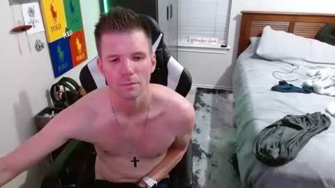 Snapshot of elevatetlb chatting on 12.21.25 Walker online show from 12.21.25