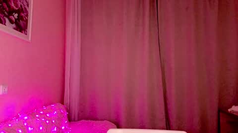 Snapshot of eli_vibe chatting on 12.19.25 Eliza online show from 12.19.25