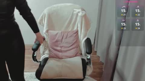 Snapshot of elia_ chatting on 02.18.26 Ella online show from 02.18.26