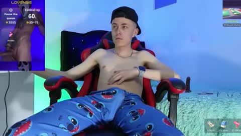 Snapshot of elian_cooper18 chatting on 11.25.25 Elian online show from 11.25.25