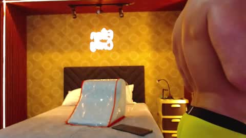 Snapshot of elian_craiggggg chatting on 12.03.25 Elian online show from 12.03.25