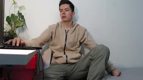 Snapshot of elian_tg chatting on 02.23.26 Elian online show from 02.23.26