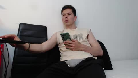 Snapshot of elian_tg chatting on 02.26.26 Elian online show from 02.26.26