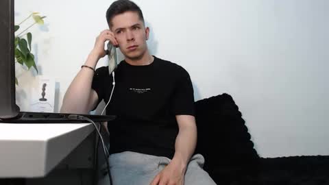 Snapshot of elian_tg chatting on 03.14.26 Elian online show from 03.14.26