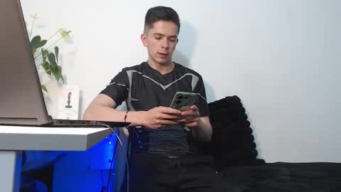 Snapshot of elian_tg chatting on 03.16.26 Elian online show from 03.16.26