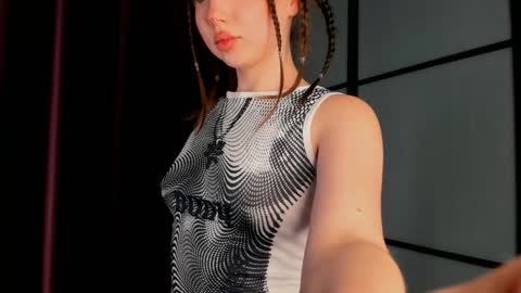 Snapshot of elianareynolds chatting on 12.03.24 Ella online show from 12.03.24