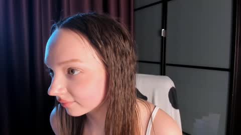 Snapshot of elianareynolds chatting on 12.06.24 Ella online show from 12.06.24