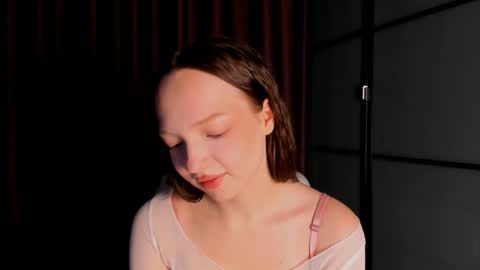 Snapshot of elianareynolds chatting on 12.07.24 Ella online show from 12.07.24