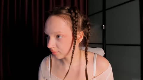 Snapshot of elianareynolds chatting on 12.13.24 Ella online show from 12.13.24