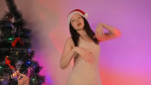 Snapshot of elianareynolds chatting on 12.21.24 Ella online show from 12.21.24