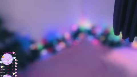 Snapshot of elianareynolds chatting on 12.28.24 Ella online show from 12.28.24