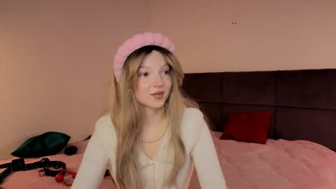 Snapshot of elianareynolds chatting on 01.15.25 Ella online show from 01.15.25