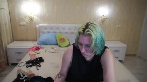 Snapshot of eliarose chatting on 06.19.26 Luna online show from 06.19.26