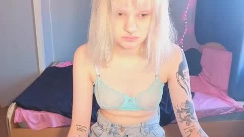 elieiza_xo online show from 04.15.26