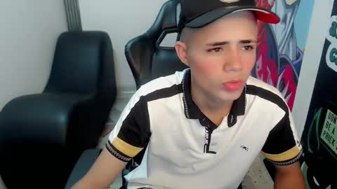 Snapshot of elii_797 chatting on 01.21.25 bby-santy online show from 01.21.25