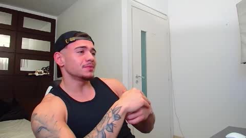 Snapshot of elijahthorne chatting on 11.18.25 ElijahThorne online show from 11.18.25