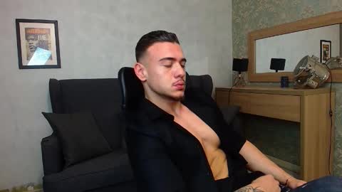 Snapshot of elijahthorne chatting on 11.19.25 ElijahThorne online show from 11.19.25