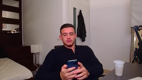 Snapshot of elijahthorne chatting on 11.24.25 ElijahThorne online show from 11.24.25