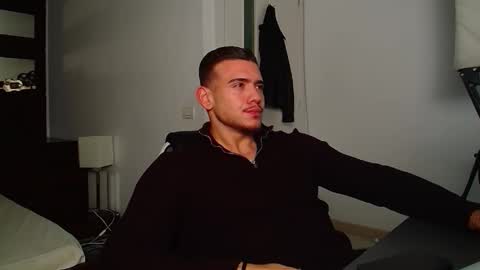 Snapshot of elijahthorne chatting on 11.25.25 ElijahThorne online show from 11.25.25