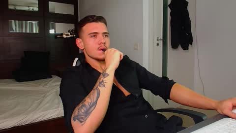 Snapshot of elijahthorne chatting on 01.06.26 ElijahThorne online show from 01.06.26