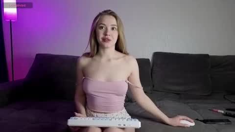 Snapshot of elinamilller chatting on 03.11.26 Elna and Tom online show from 03.11.26