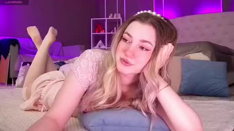 Elina online show from 10.22.25